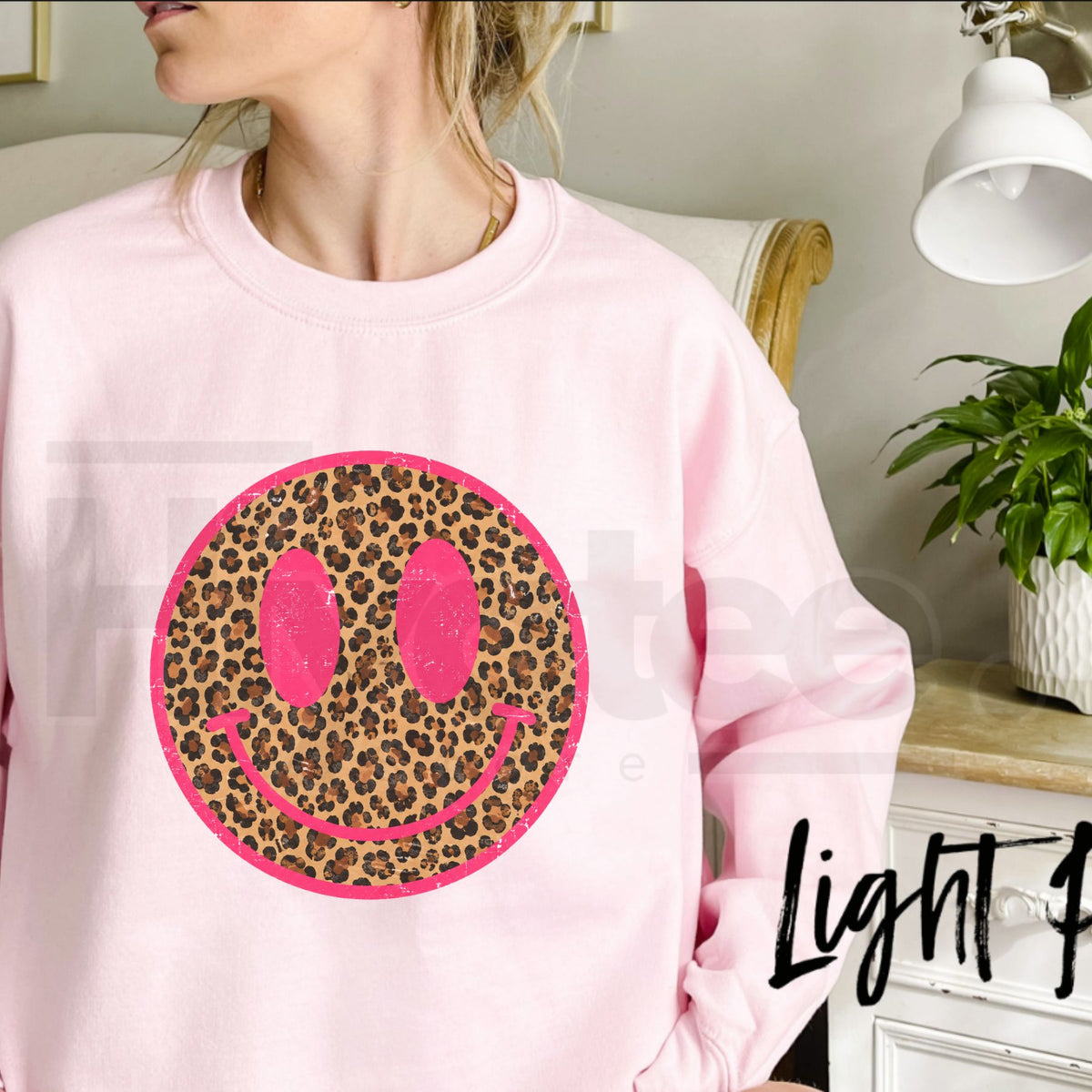 Pink Cheetah Smiley Graphic Top Sweatshirt – Retro Preppy Leopard Face Crewneck