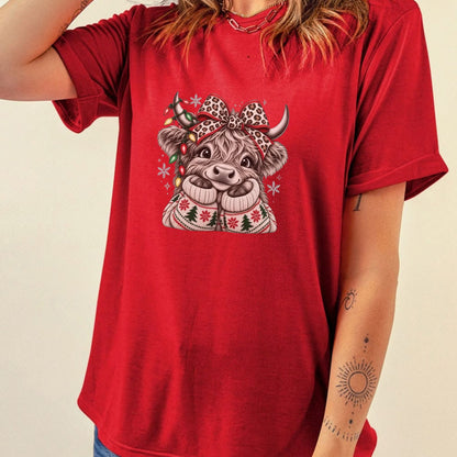 Christmas Highland Cow T-Shirt – Cute Leopard Bow Holiday Graphic Tee
