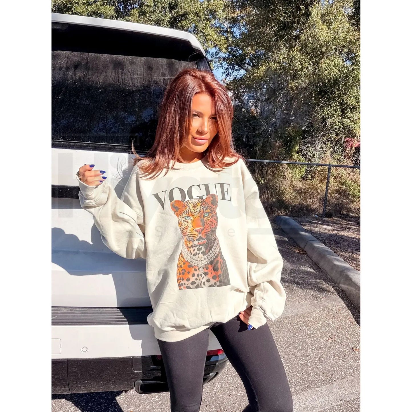 Fashion Leopard Graphic Top: Chic Animal Print Oversized Streetwear