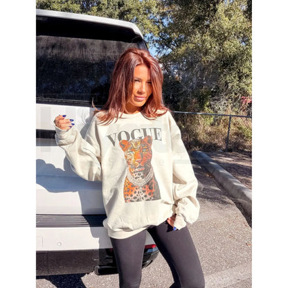 Fashion Leopard Graphic Top: Chic Animal Print Oversized Streetwear