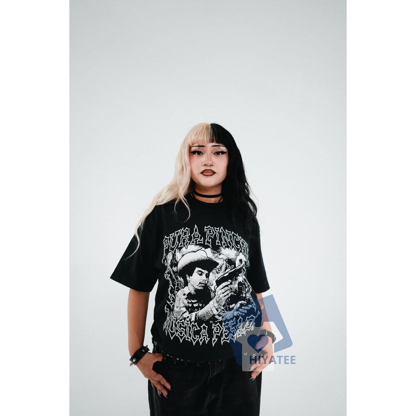 Música Pesada Tee – Heavy Music-Inspired Graphic T-Shirt for Latin Rock Fans