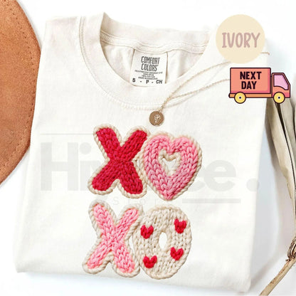 Comfort Colors XOXO Coquette Bow Shirt – Trendy Valentine’s Day T-Shirt, Womens Gift