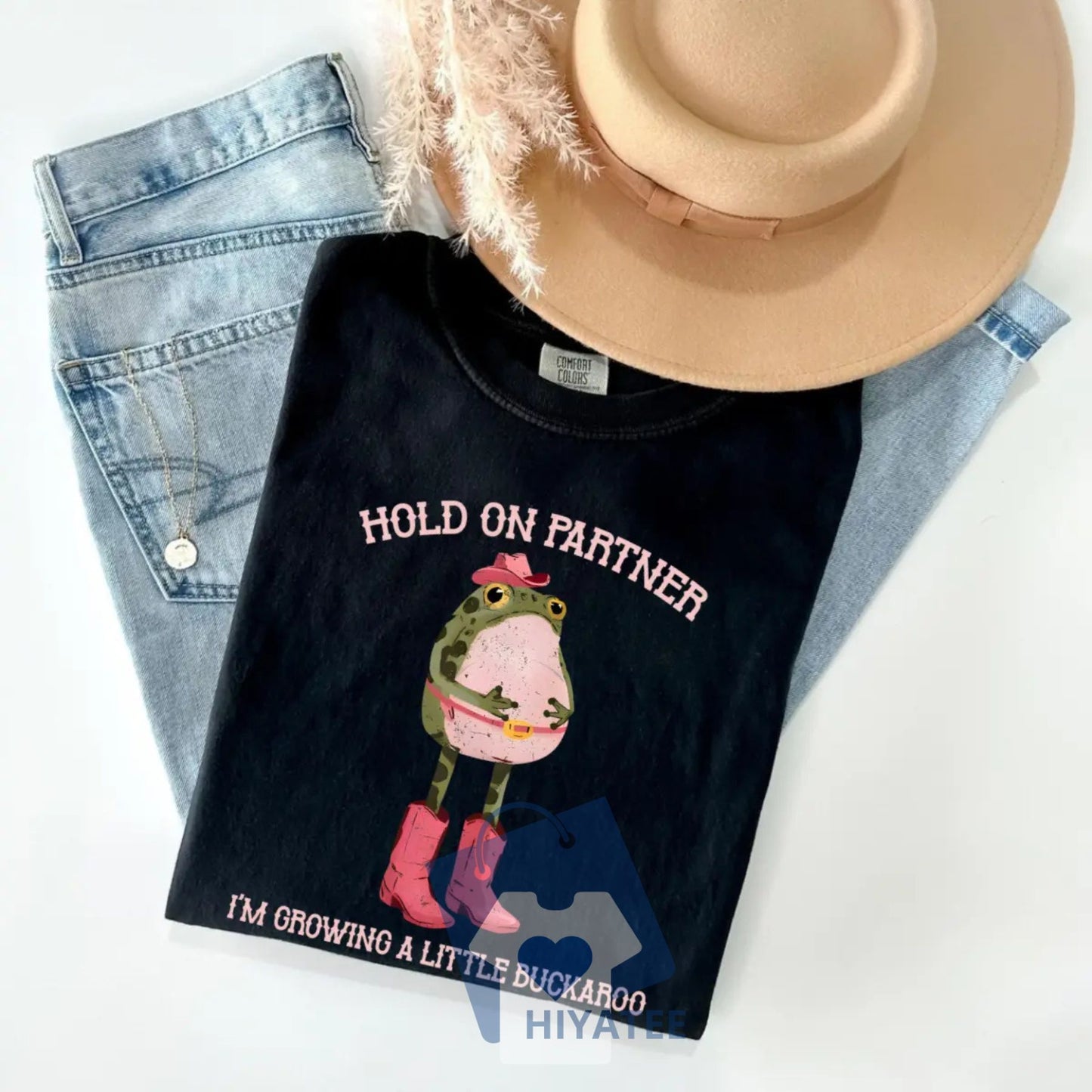 Hold On Partner I'm Growing A Little Buckaroo T-Shirt – Vintage Cowboy Frog Pregnancy Tee