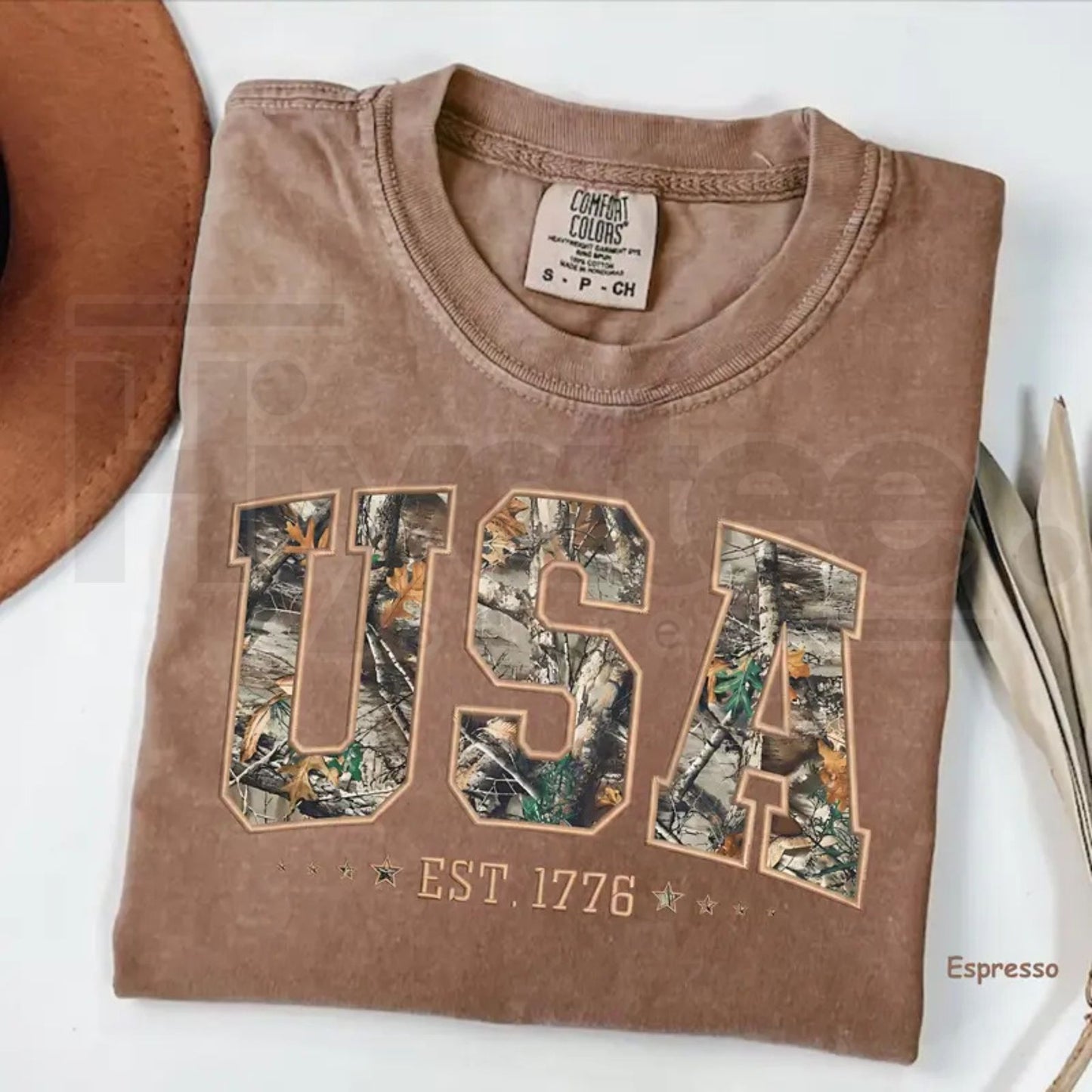 Comfort Colors Camo USA T-Shirt – Retro Patriotic 4th of July Graphic Tee, USA Hunting Tee & Pride Gift for Women