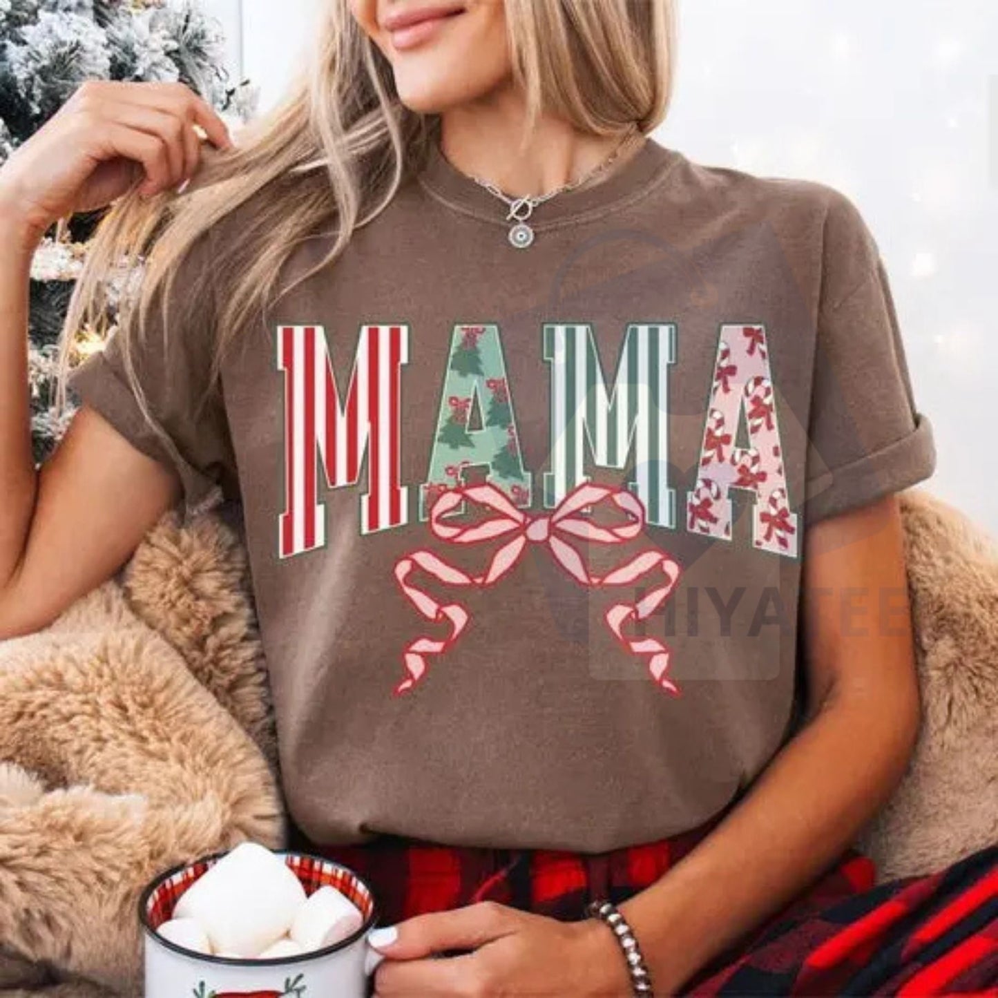 Comfort Colors Christmas Mama T-Shirt – Trendy Holiday Mom Tee, Cozy Xmas Mama Crewneck Gift