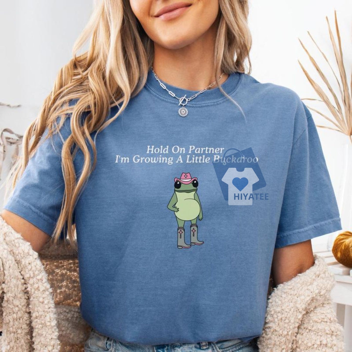 Western Frog Pregnancy Reveal Shirt – Funny First-Time Mom Tee for Unhinged Announcements
