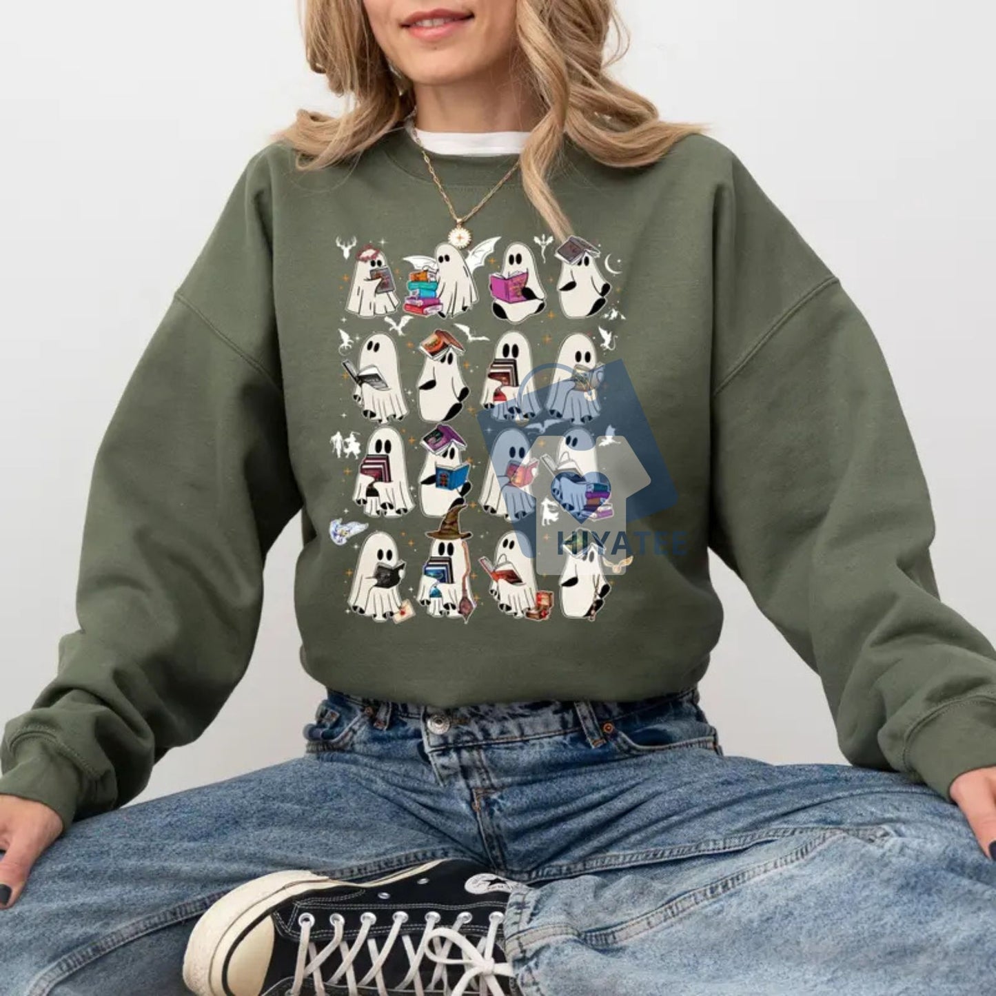 Retro Ghost Book Fantasy Sweatshirt – Spooky Bookish Ghost Halloween Shirt, Cozy Fourth Wing ACOTAR TOC HP Crescent City Gift for Book Lovers
