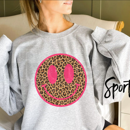 Pink Cheetah Smiley Graphic Top Sweatshirt – Retro Preppy Leopard Face Crewneck