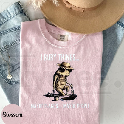Bury Things Maybe Plants Maybe People Unisex Shirt – Funny Dark Humor Frog Gardening Tee, Plant Lover Gift