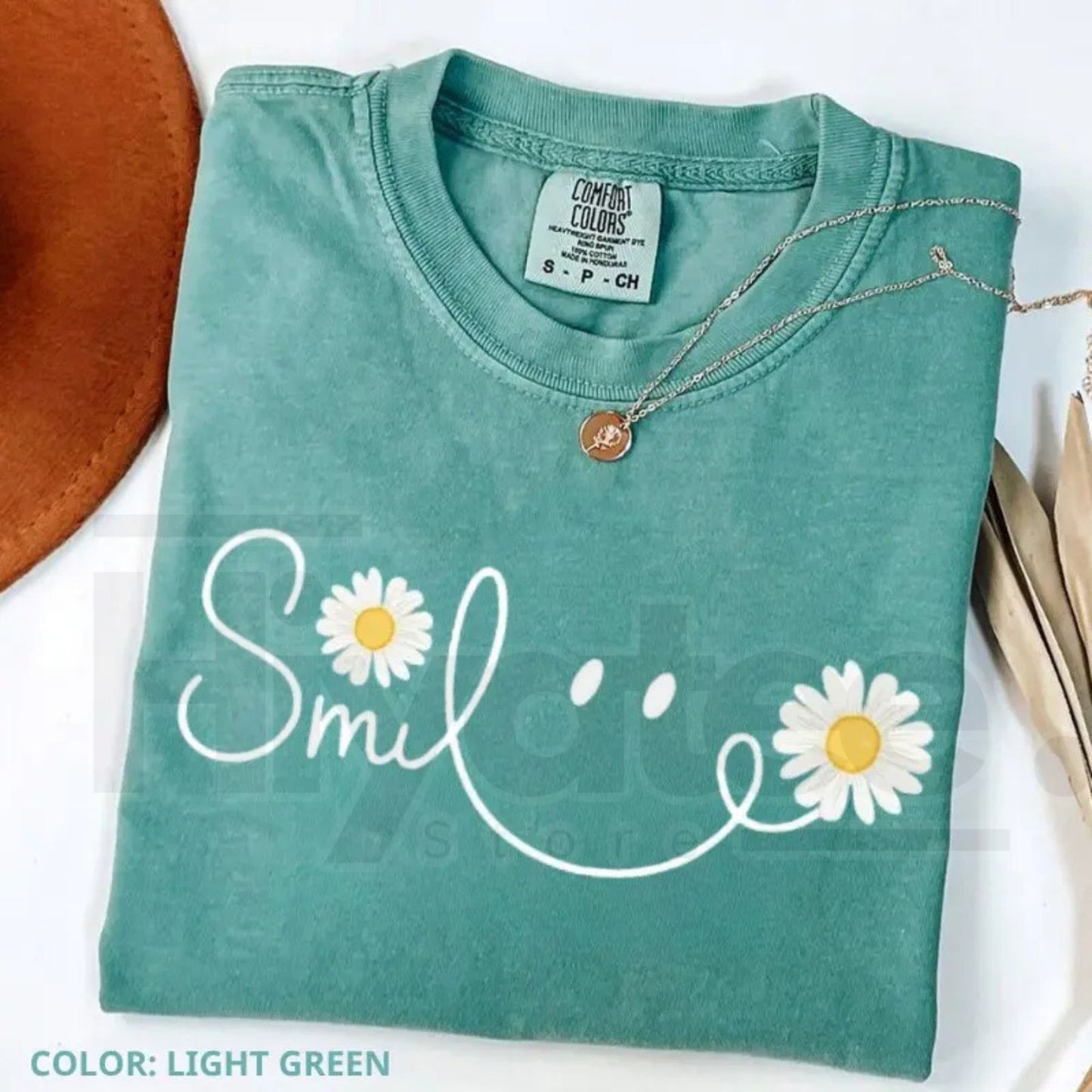 Comfort Colors® Daisy Smile Face Shirt – Trendy Retro Floral Women’s Gift Tee