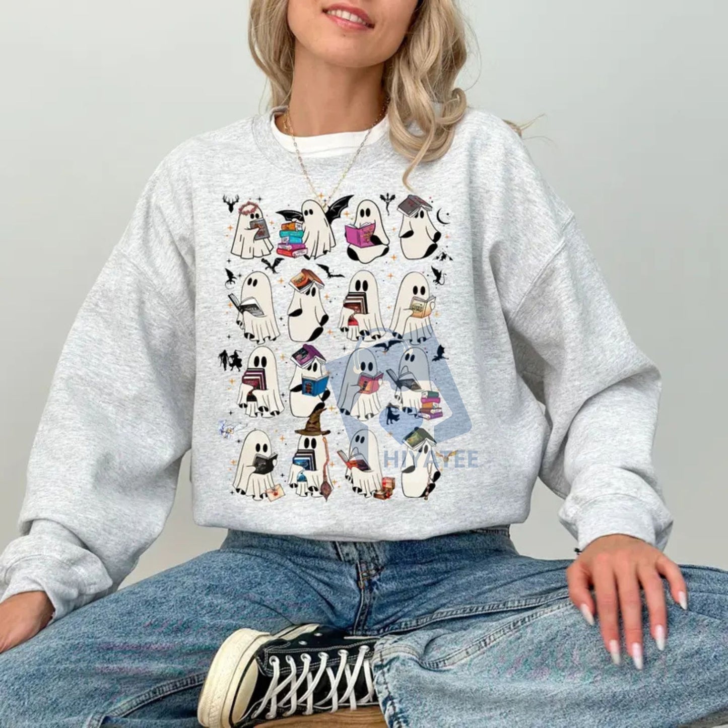 Retro Ghost Book Fantasy Sweatshirt – Spooky Bookish Ghost Halloween Shirt, Cozy Fourth Wing ACOTAR TOC HP Crescent City Gift for Book Lovers