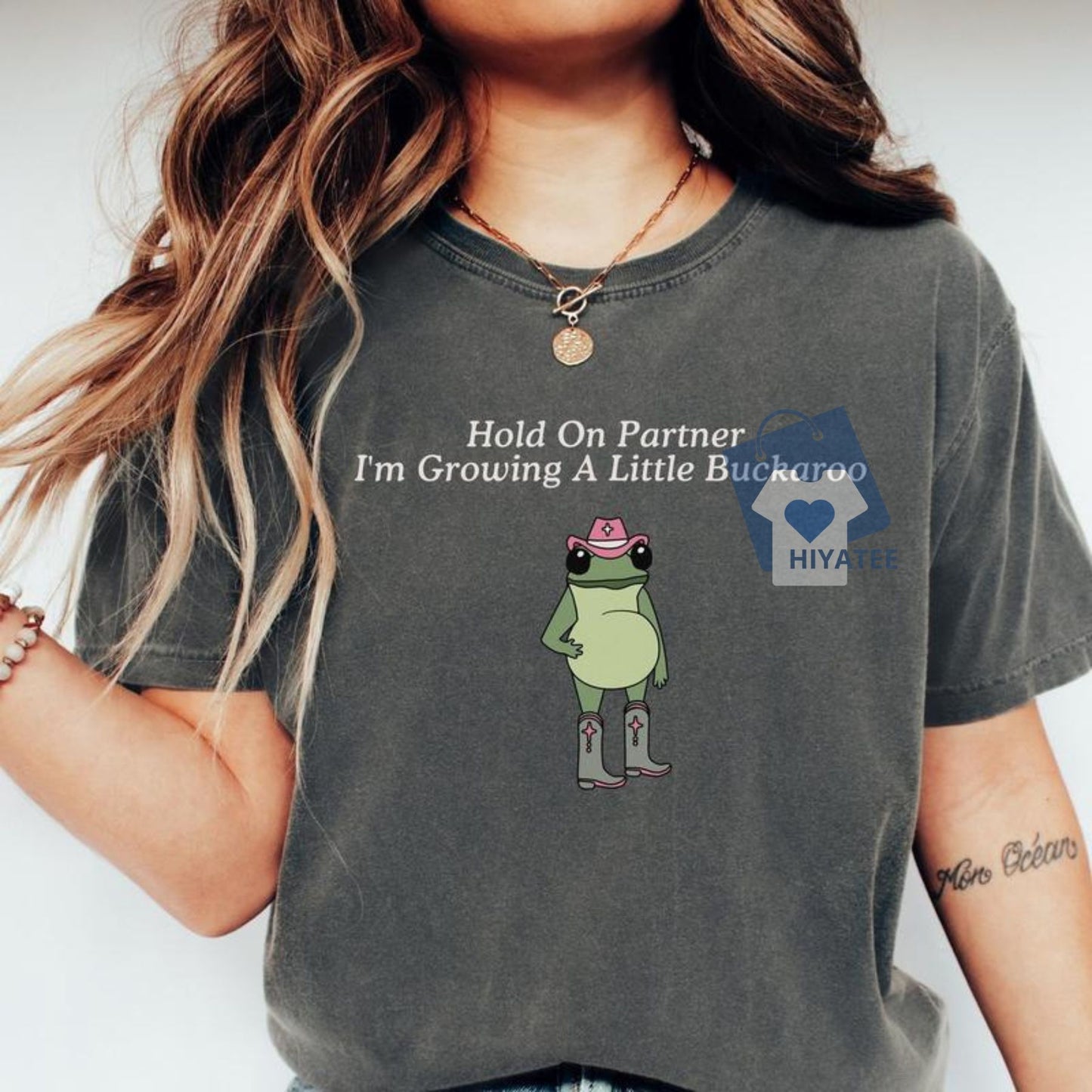 Western Frog Pregnancy Reveal Shirt – Funny First-Time Mom Tee for Unhinged Announcements