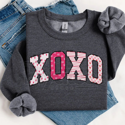Preppy Valentines Day Sweatshirt: XOXO Women's Retro Hugs and Kisses Crewneck