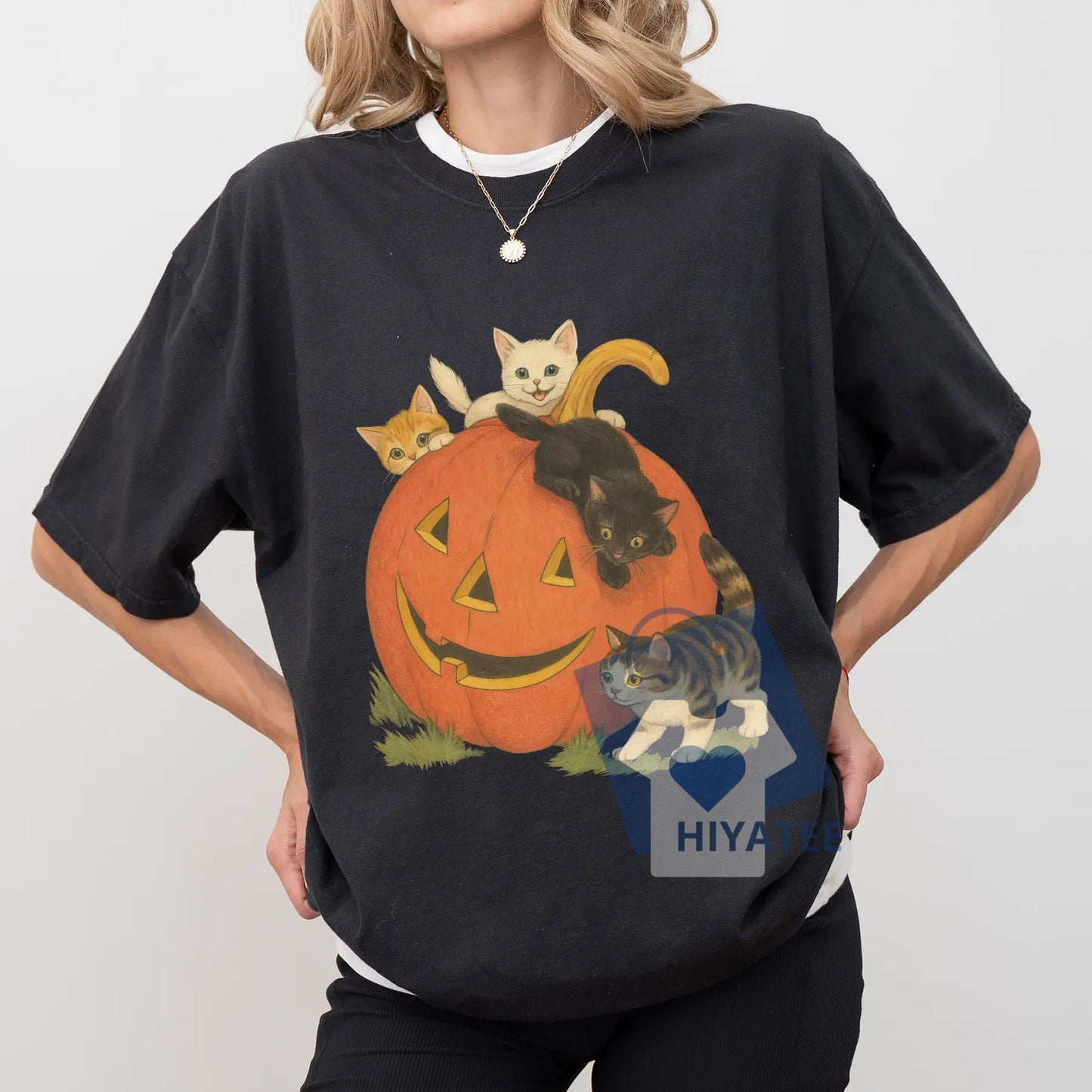 ChicCotton Vintage 90s Cat Halloween Shirt – Retro Jack-o’-Lantern Graphic Tee, Cute Fall Comfort Colors T-Shirt for Cat Lovers