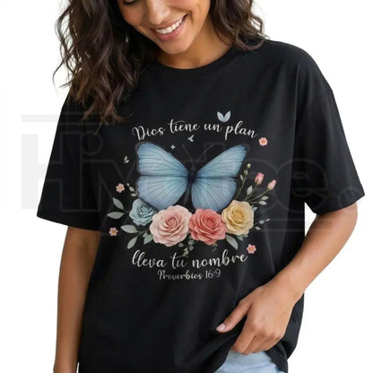 Dios Tiene Un Plan Butterfly Faith Shirt – Spanish Christian Graphic Tee