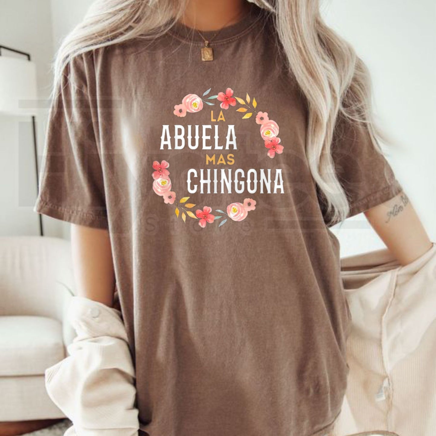 "La Abuela Más Chingona" – Spanish Grandma Floral Arch Graphic Top