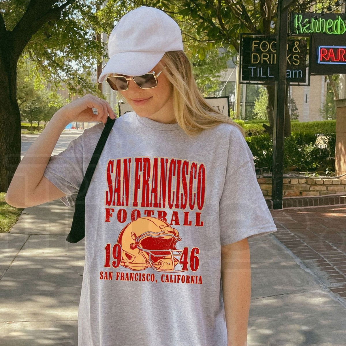Women's Plus-Size Off-The-Shoulder San Francisco Football 1946 T-Shirt – Vintage Helmet Game Day Top