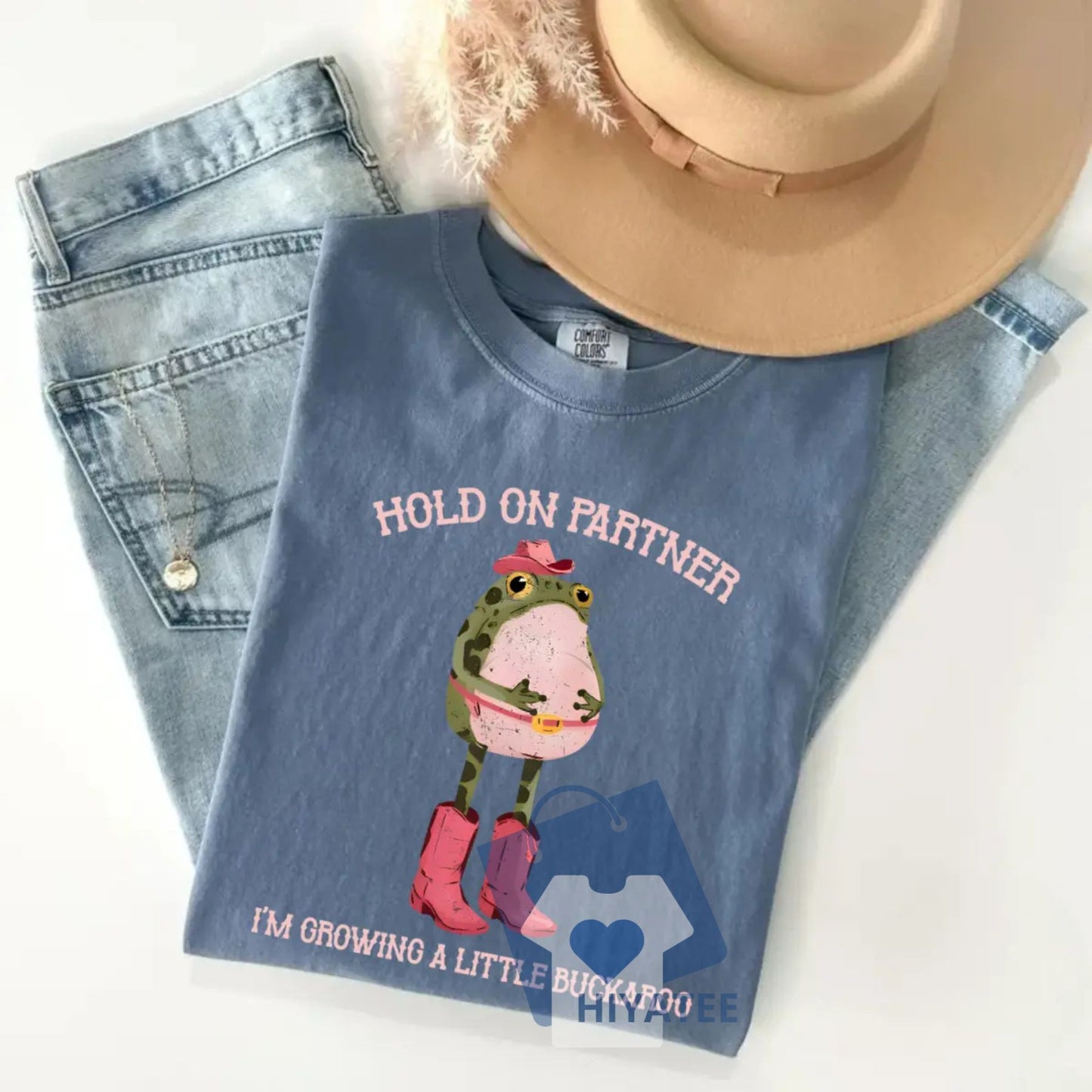 Hold On Partner I'm Growing A Little Buckaroo T-Shirt – Vintage Cowboy Frog Pregnancy Tee