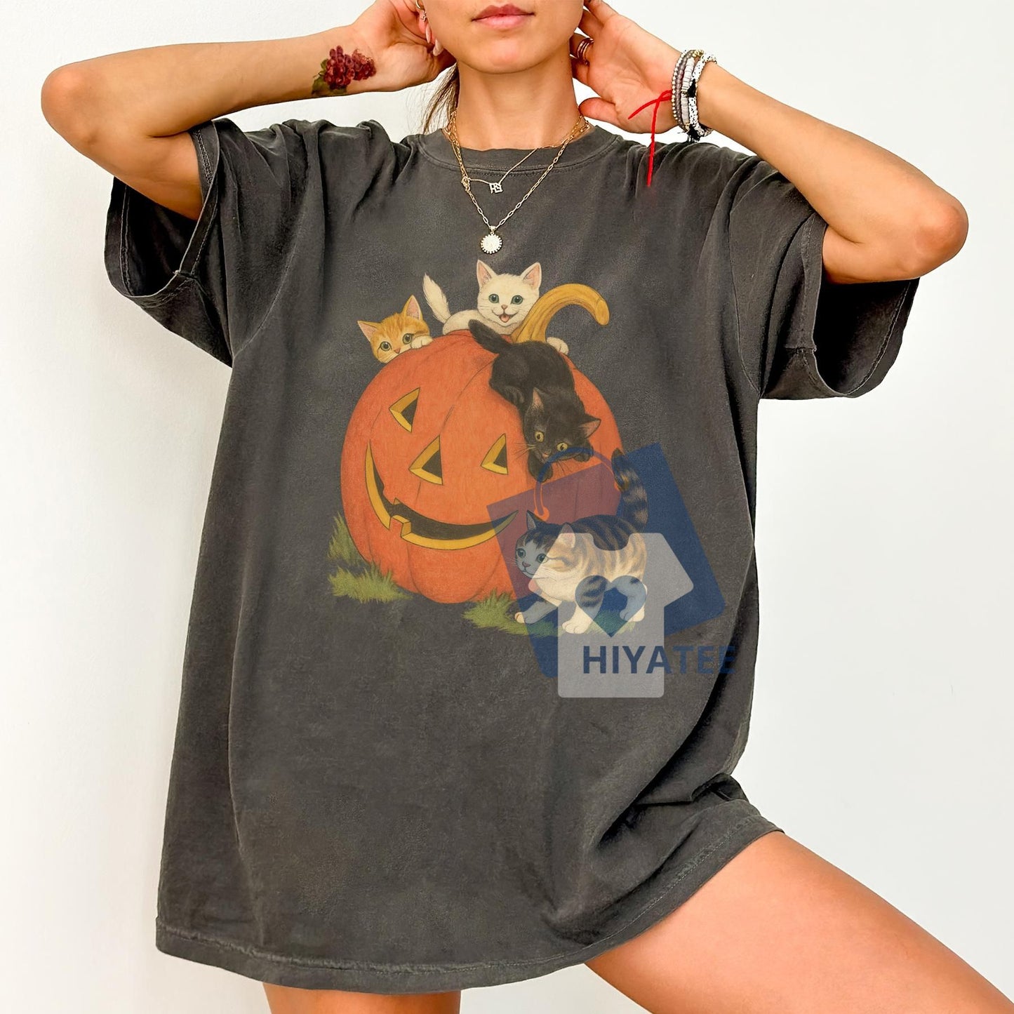 ChicCotton Vintage 90s Cat Halloween Shirt – Retro Jack-o’-Lantern Graphic Tee, Cute Fall Comfort Colors T-Shirt for Cat Lovers