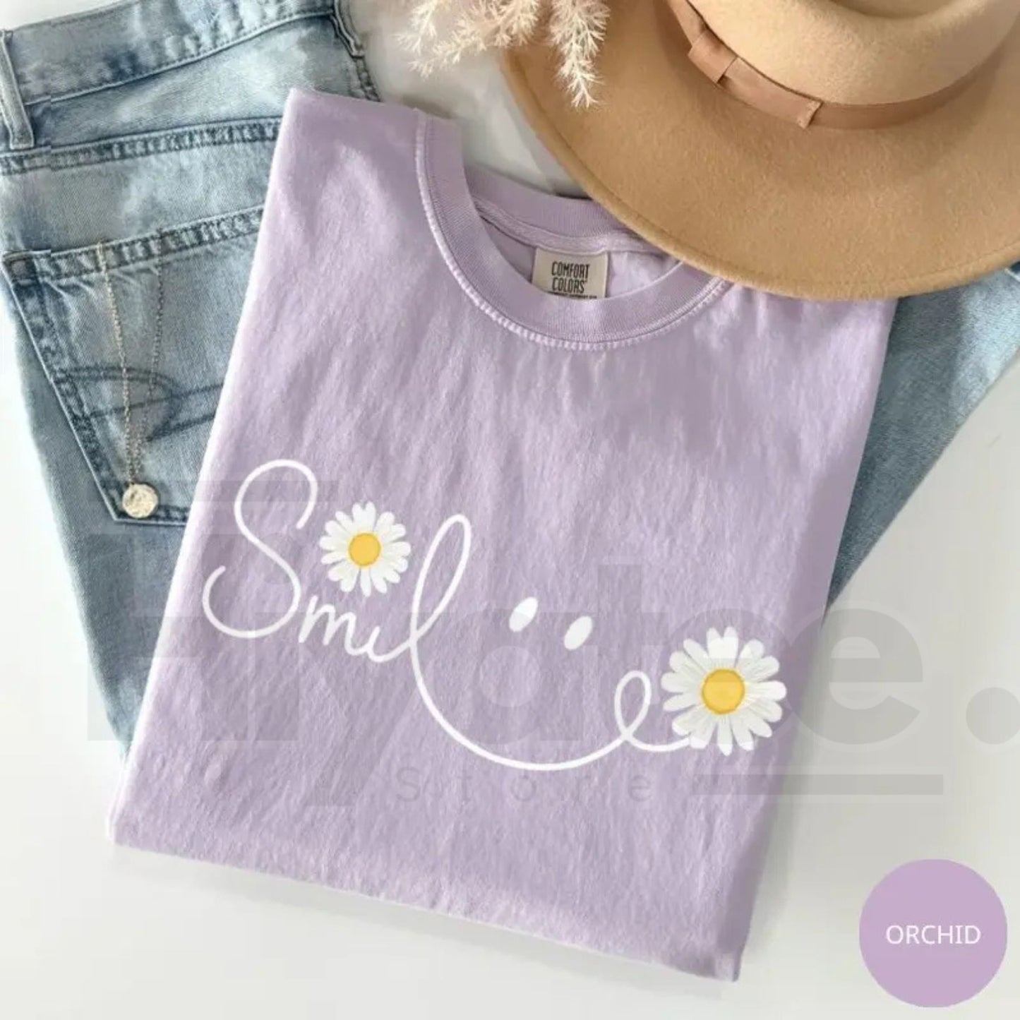 Comfort Colors® Daisy Smile Face Shirt – Trendy Retro Floral Women’s Gift Tee