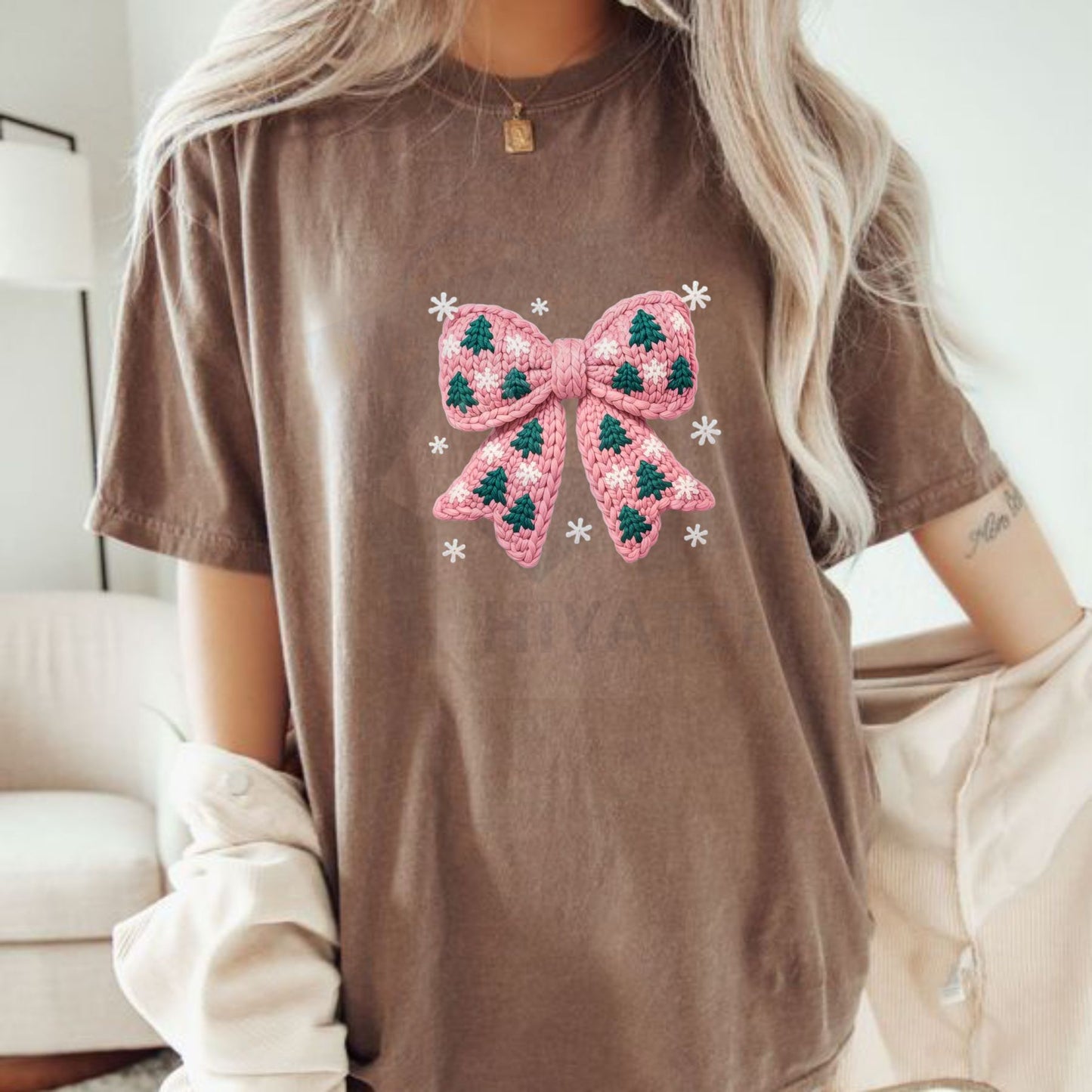 Knit Tree Bow Comfort Colors T-Shirt – Trendy Women's Christmas Tee