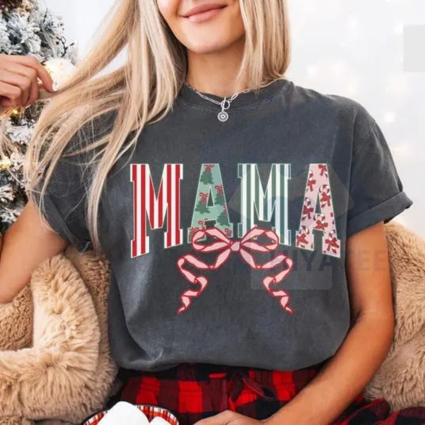 Comfort Colors Christmas Mama T-Shirt – Trendy Holiday Mom Tee, Cozy Xmas Mama Crewneck Gift