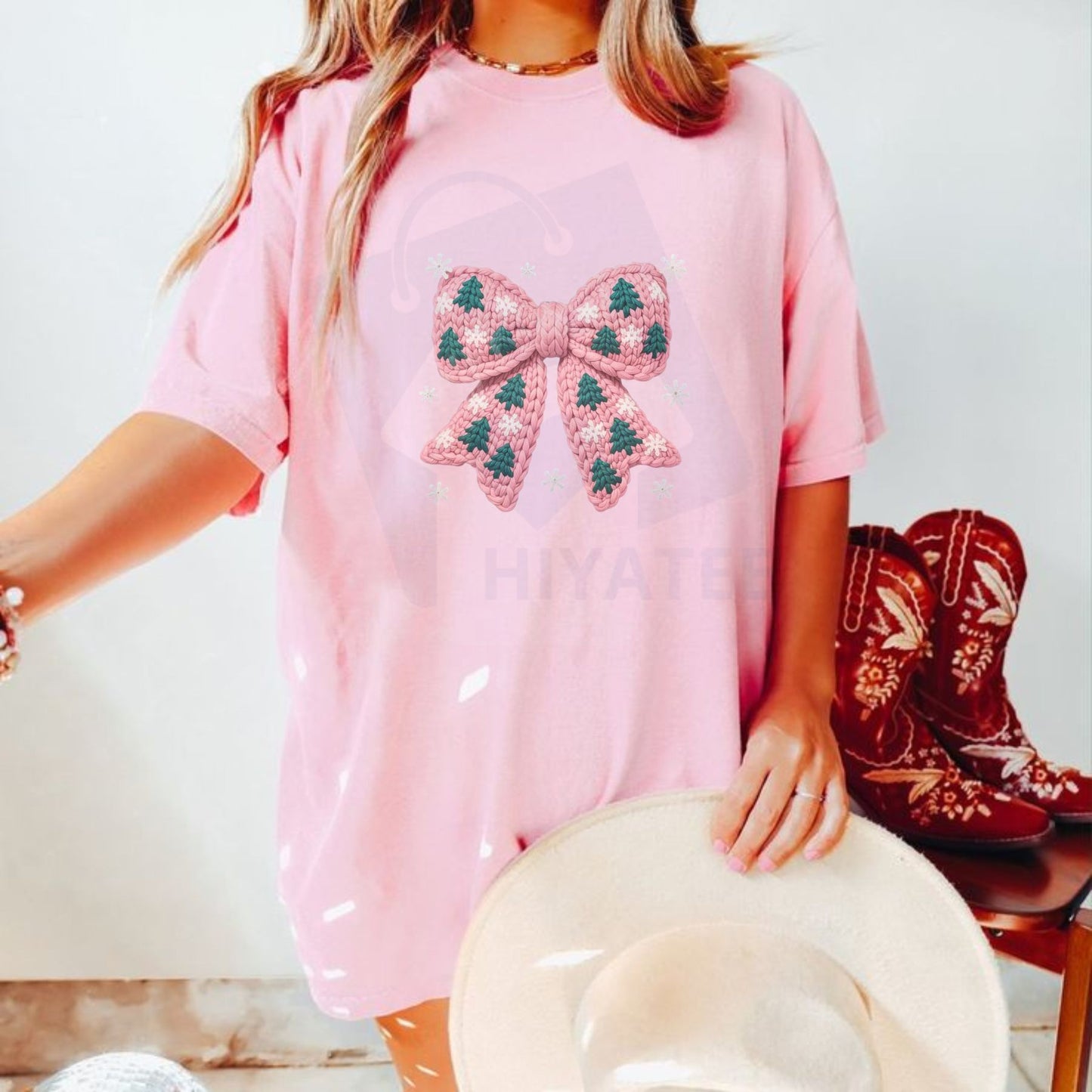 Knit Tree Bow Comfort Colors T-Shirt – Trendy Women's Christmas Tee