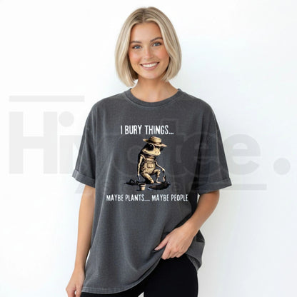 Bury Things Maybe Plants Maybe People Unisex Shirt – Funny Dark Humor Frog Gardening Tee, Plant Lover Gift
