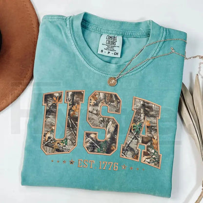 Comfort Colors Camo USA T-Shirt – Retro Patriotic 4th of July Graphic Tee, USA Hunting Tee & Pride Gift for Women