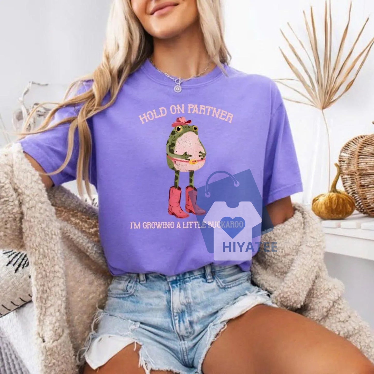 Hold On Partner I'm Growing A Little Buckaroo T-Shirt – Vintage Cowboy Frog Pregnancy Tee