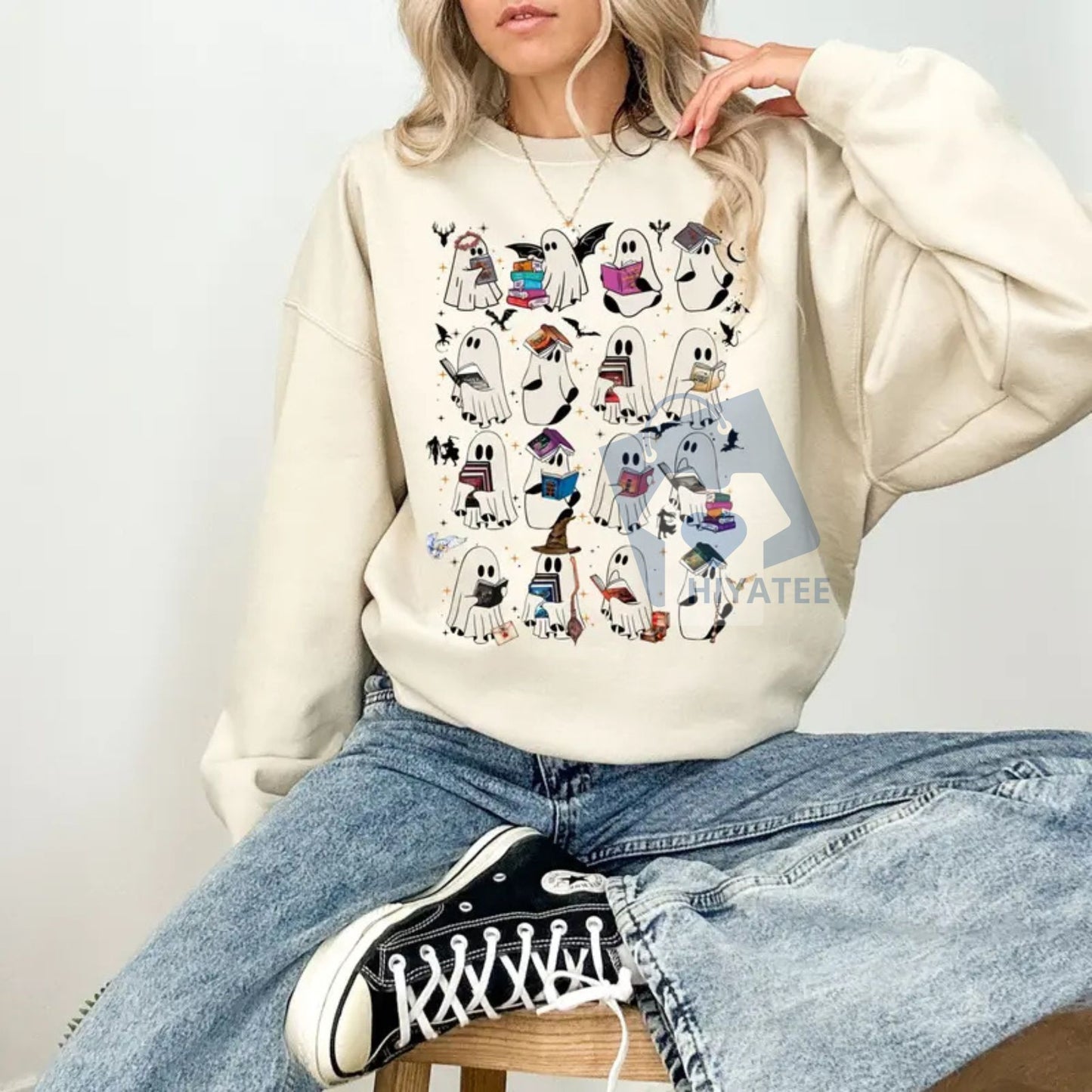 Retro Ghost Book Fantasy Sweatshirt – Spooky Bookish Ghost Halloween Shirt, Cozy Fourth Wing ACOTAR TOC HP Crescent City Gift for Book Lovers