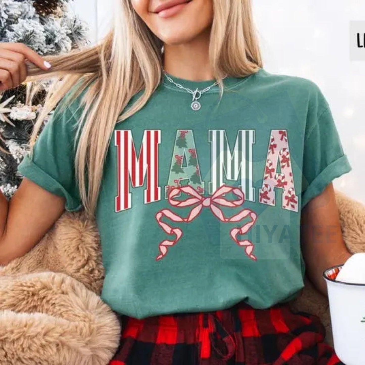 Comfort Colors Christmas Mama T-Shirt – Trendy Holiday Mom Tee, Cozy Xmas Mama Crewneck Gift