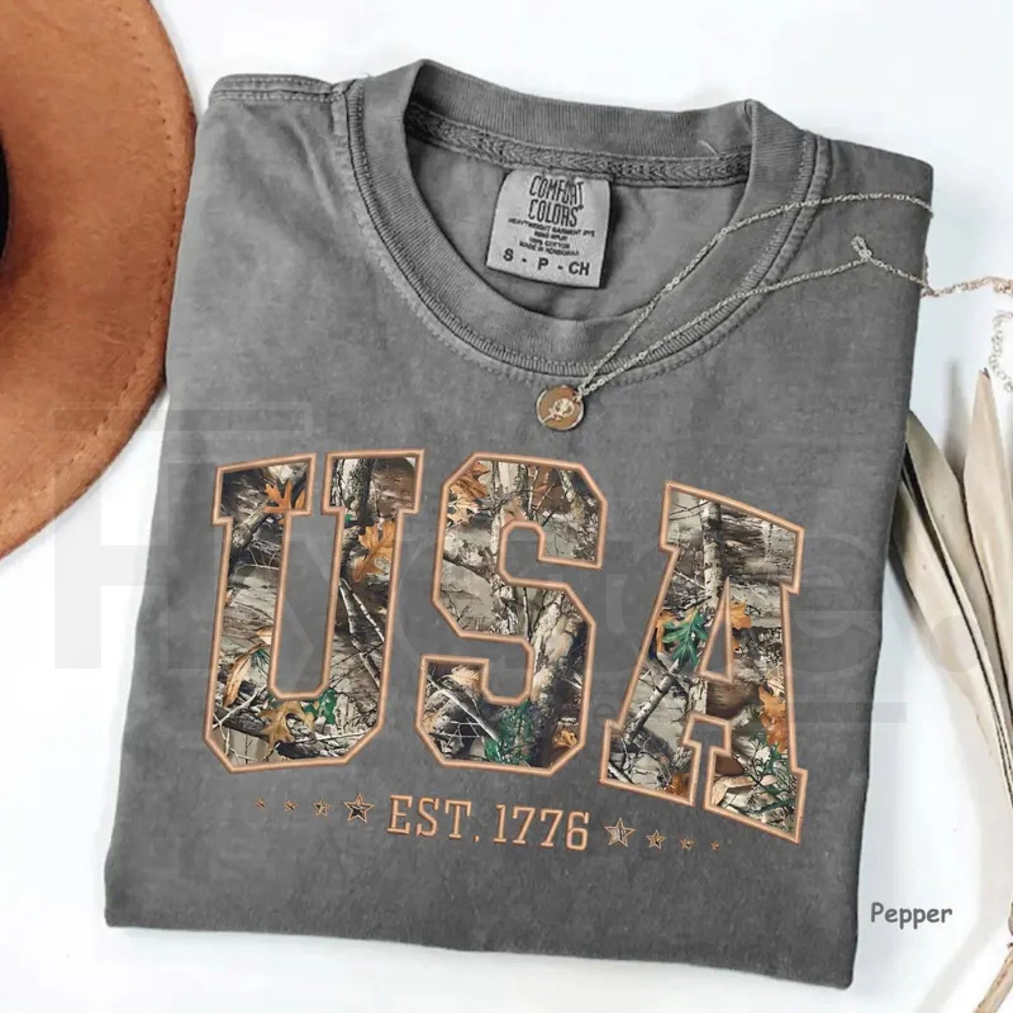 Comfort Colors Camo USA T-Shirt – Retro Patriotic 4th of July Graphic Tee, USA Hunting Tee & Pride Gift for Women