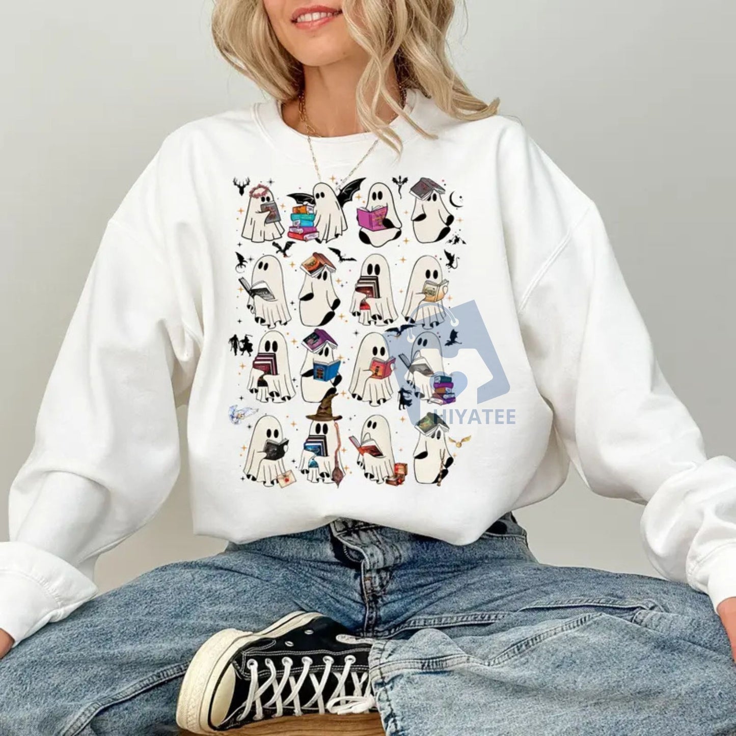 Retro Ghost Book Fantasy Sweatshirt – Spooky Bookish Ghost Halloween Shirt, Cozy Fourth Wing ACOTAR TOC HP Crescent City Gift for Book Lovers