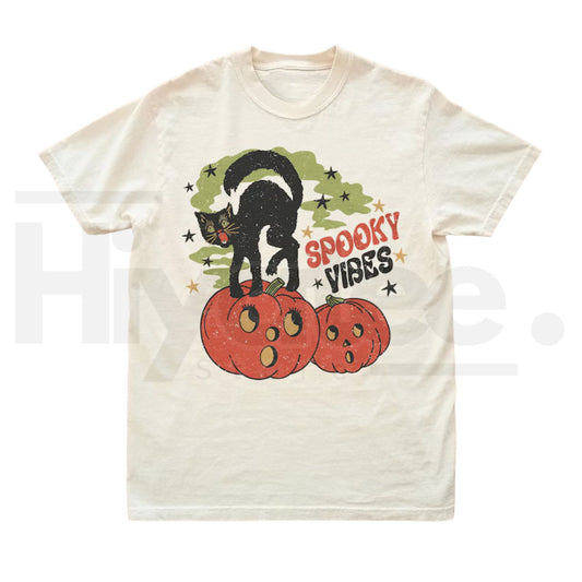 80s Vintage Inspired Halloween Cat Mom T-Shirt – Retro Pumpkin Spooky Season Tee - Hiyatee