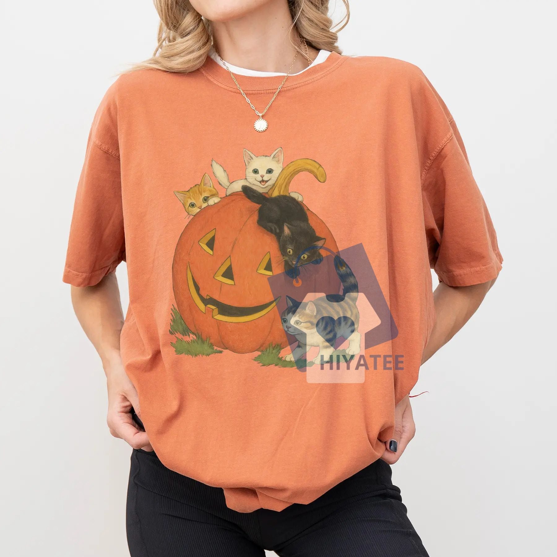 ChicCotton Vintage 90s Cat Halloween Shirt – Retro Jack-o’-Lantern Graphic Tee, Cute Fall Comfort Colors T-Shirt for Cat Lovers-Hiyatee