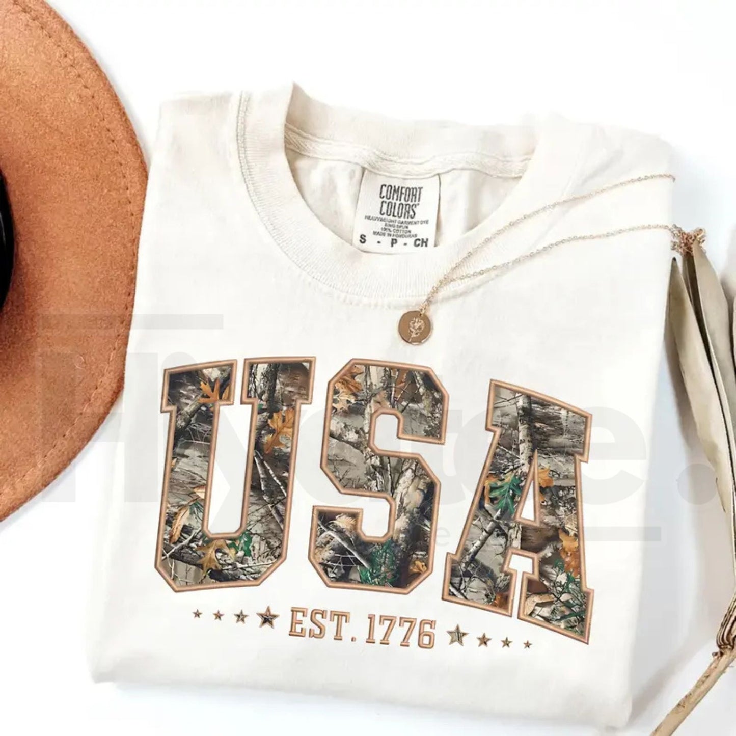 Comfort Colors Camo USA T-Shirt – Retro Patriotic 4th of July Graphic Tee, USA Hunting Tee & Pride Gift for Women -Hiyatee