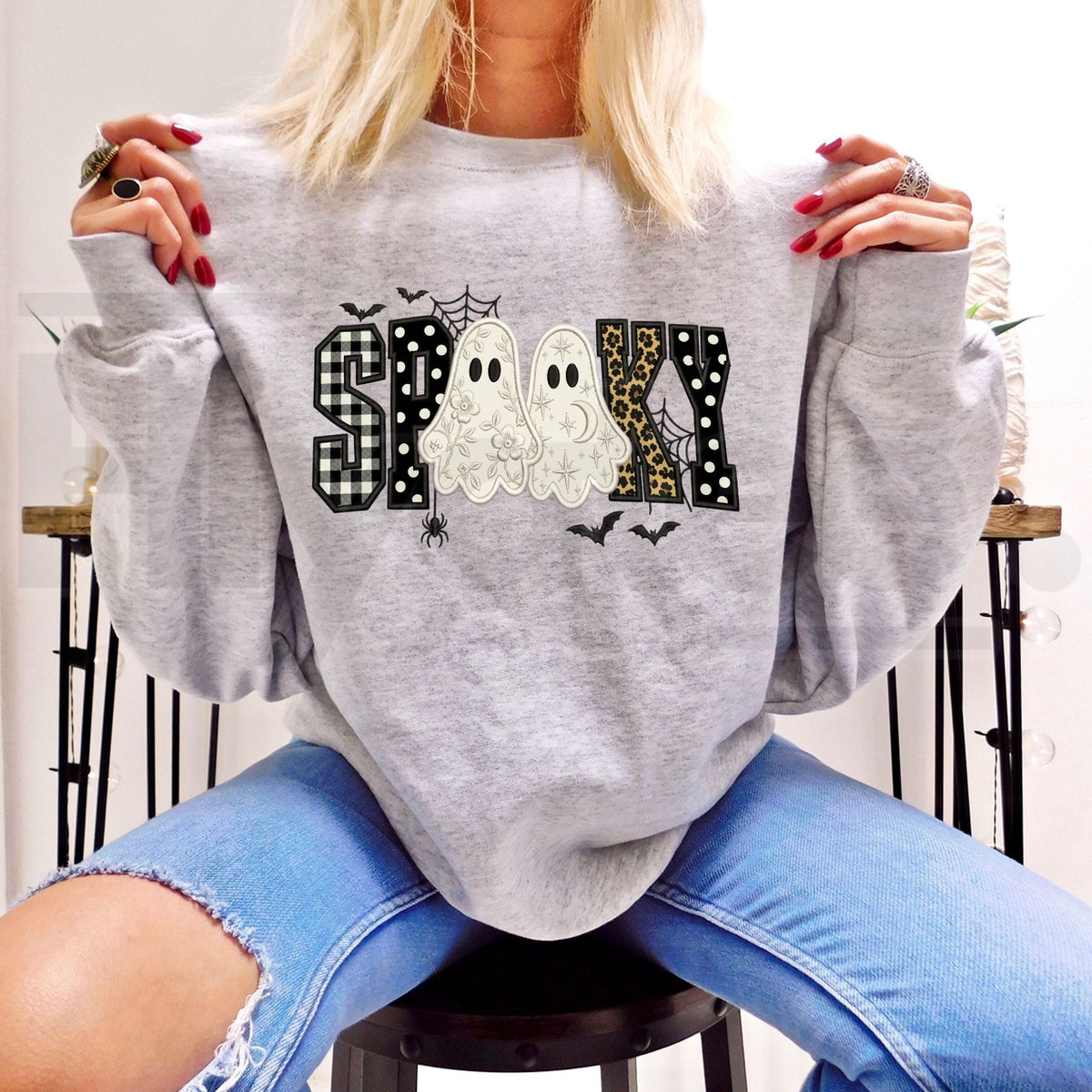 Preppy Bow Pumpkin Halloween Graphic Sweatshirt, Coquette Spooky Season Pullover - Hiyatee