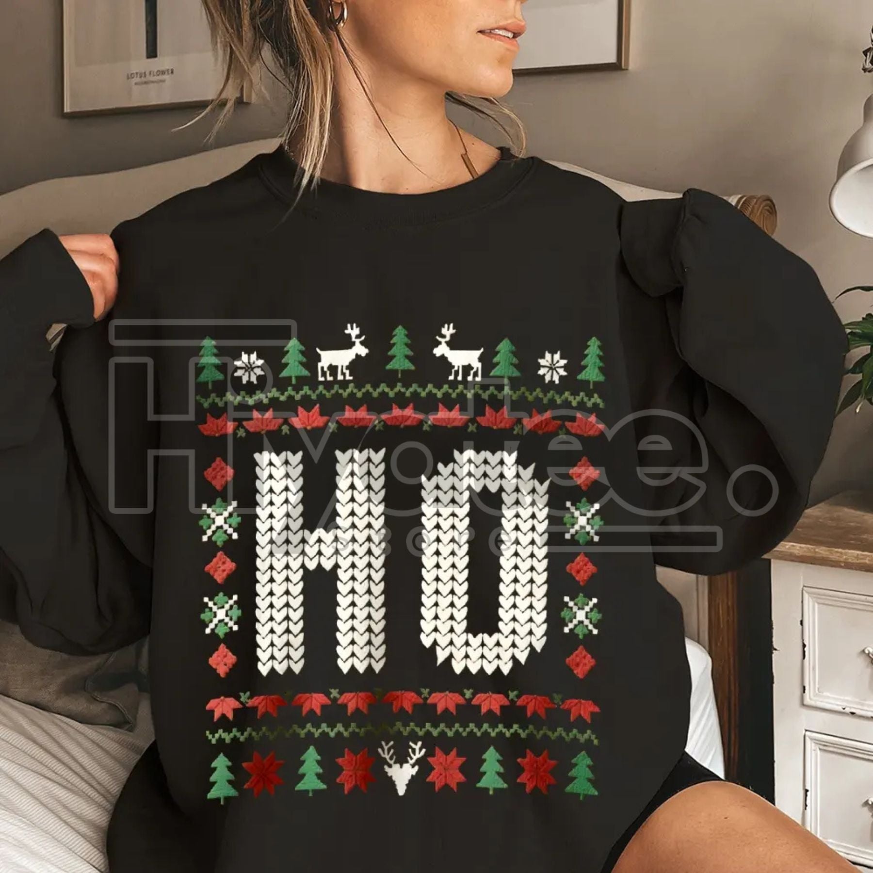 Santa's Favorite Ho Funny Christmas Sweatshirt: Santa Hat Graphic, Sassy Holiday Apparel for Women, Christmas Party Top, Retro Sports Shirts - Hiyatee