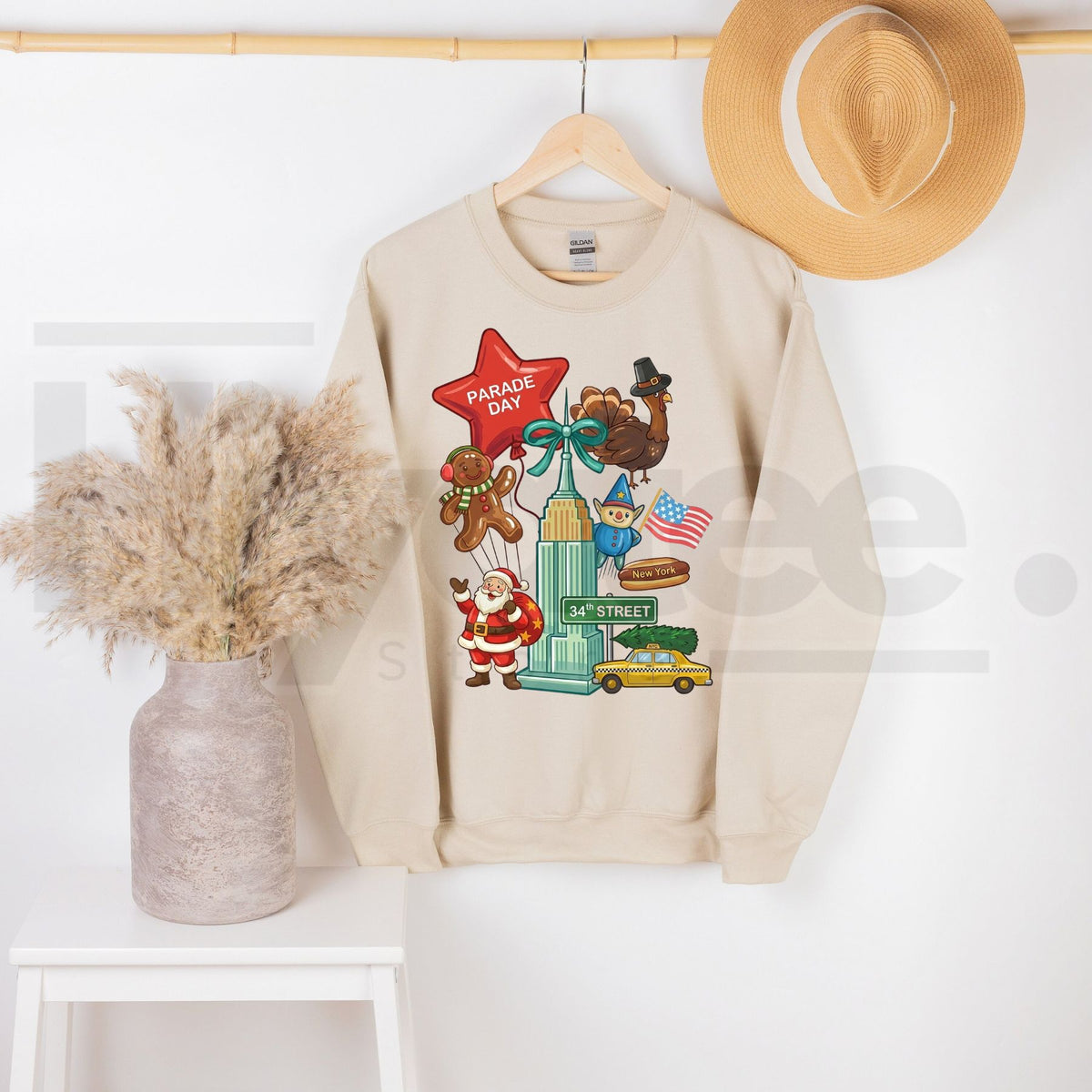Thanksgiving Day Parade Sweatshirt, Vintage New York Holiday Graphic Pullover - Hiyatee